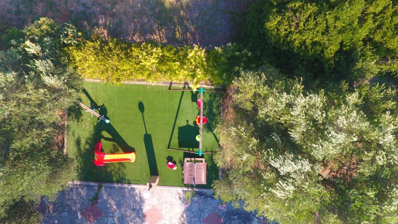 Villa Argo 3 - Beachfront, Big Gardens, Location! 페프코초리 외부 사진