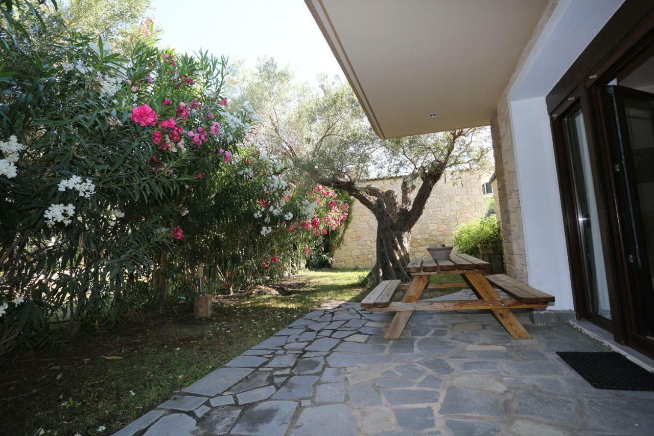 Villa Argo 3 - Beachfront, Big Gardens, Location! 페프코초리 외부 사진