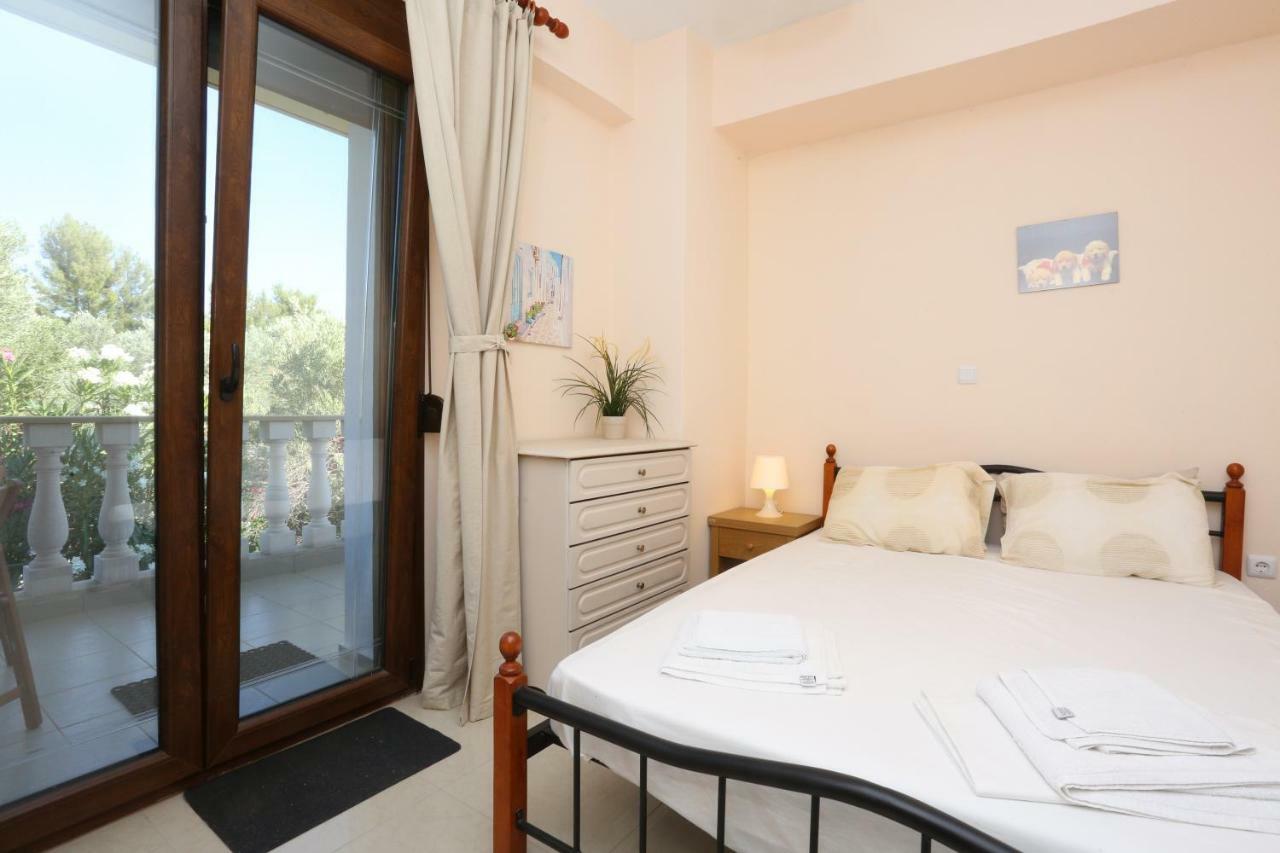 Villa Argo 3 - Beachfront, Big Gardens, Location! 페프코초리 외부 사진